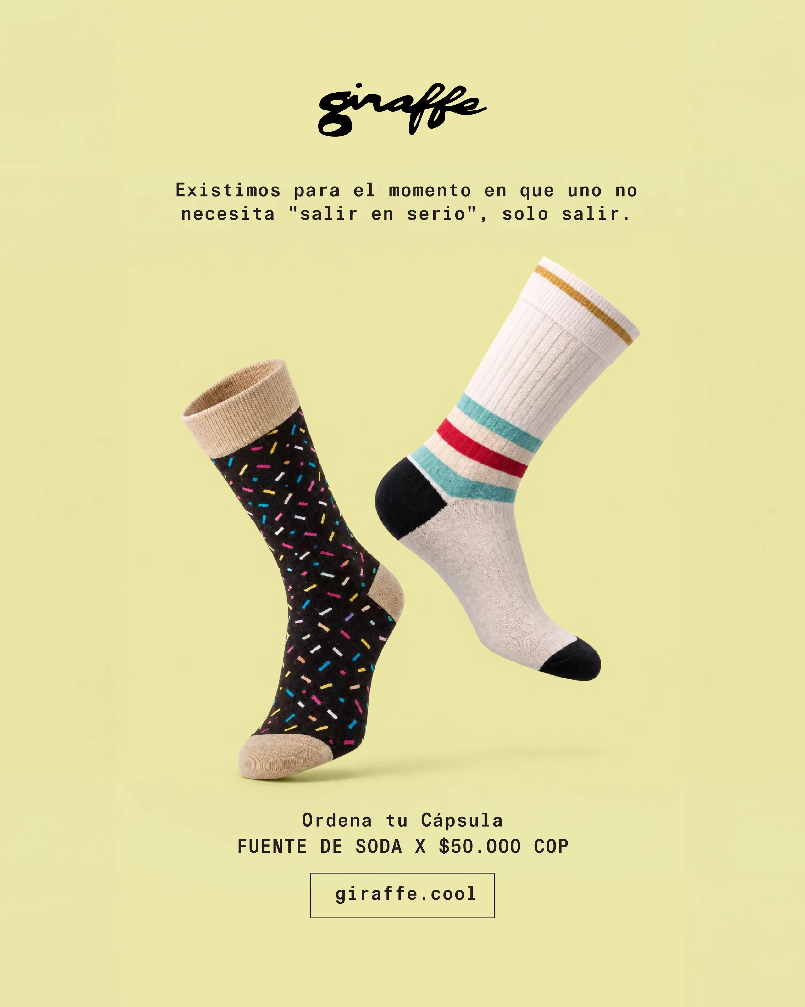 Dos medias Giraffe, una con chispas de colores y otra con rayas, con el llamado a ordenar la cápsula