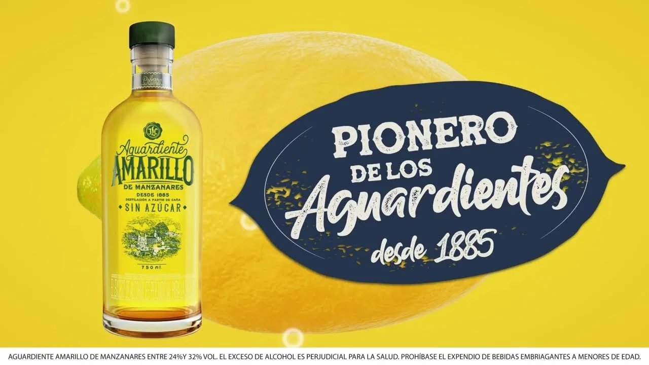 Video de Aguardiente Amarillo de Manzanares con la botella y el sello Pionero de los aguardientes desde 1885